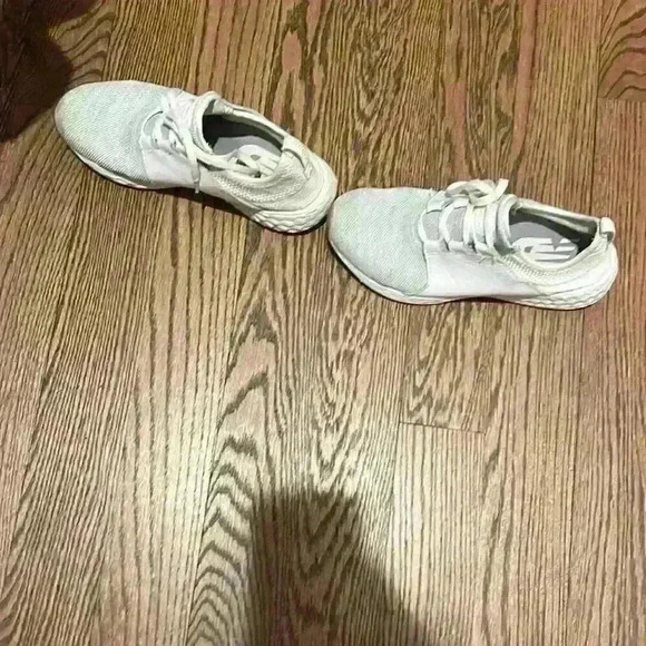 New balance sneakers size 9.5 - Picture 2 of 6